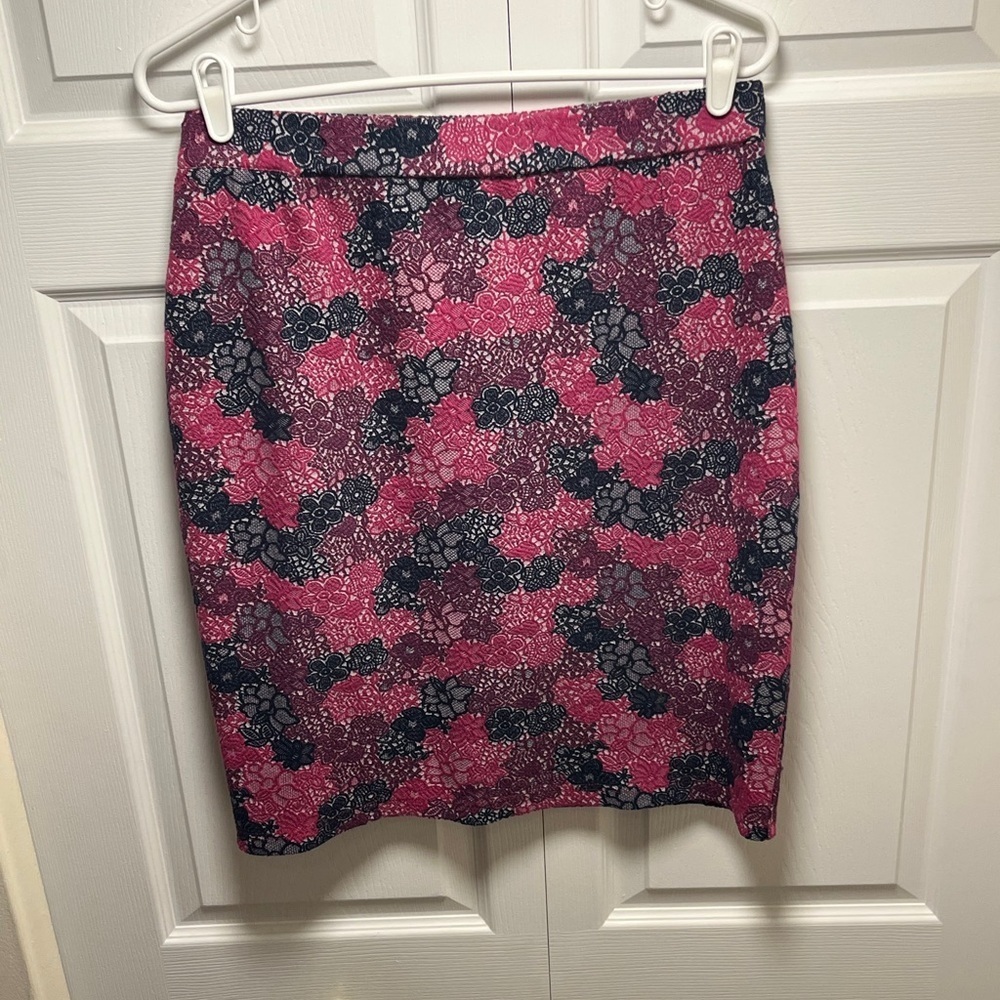 41 Hawthorn Pink Knee-Length Pencil Skirt